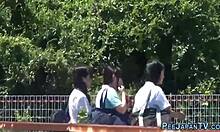 我认为日本学生在黄金淋浴中变得淘气